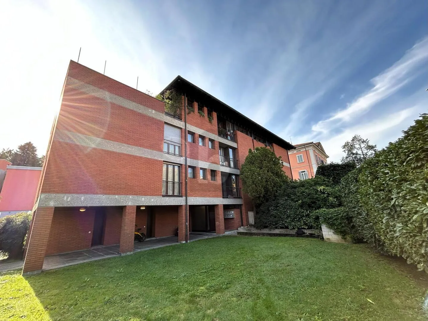 BRIGHT AND SPACIOUS - Photo 5 of 6