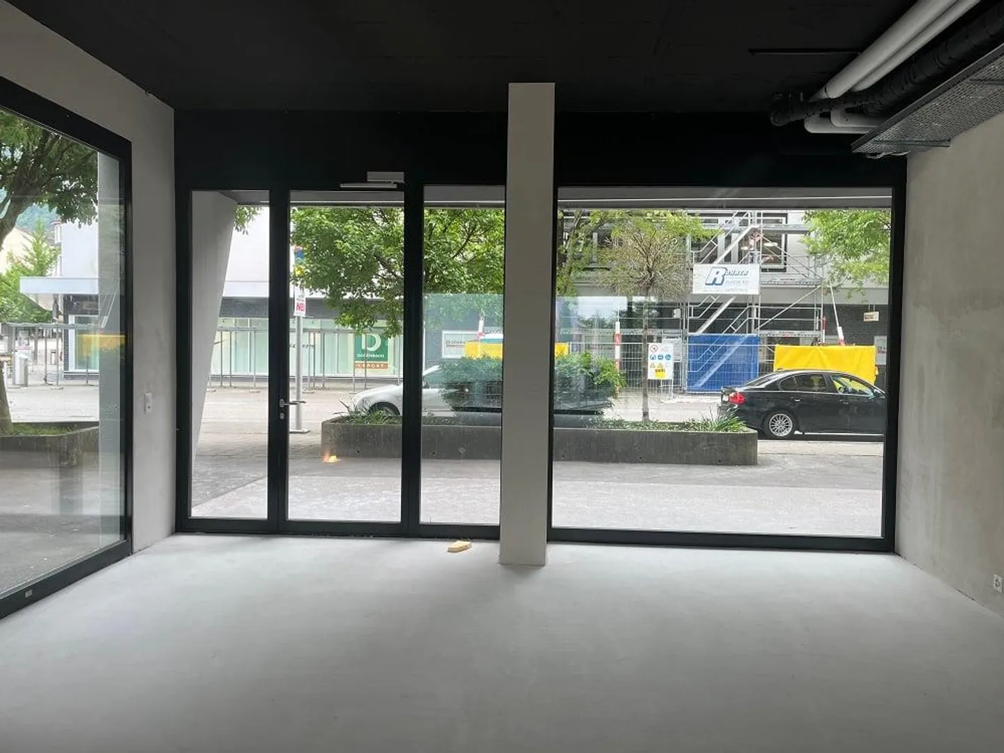 Spazio commerciale in affitto in posizione privilegiata - Foto 4 di 7
