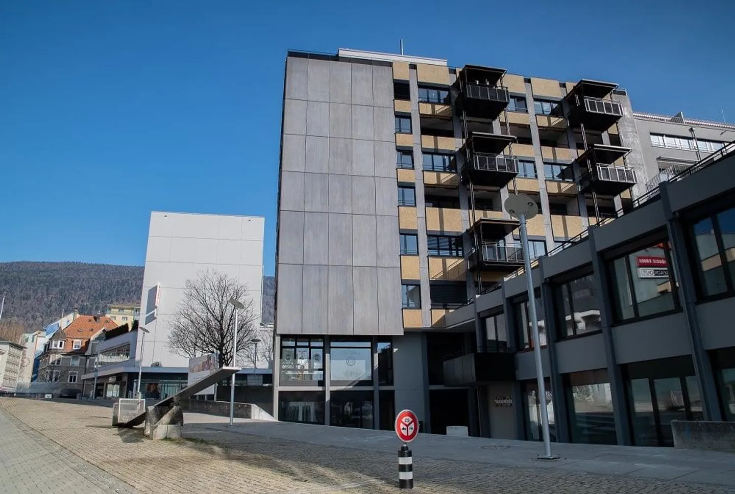 Spazio commerciale in affitto in posizione privilegiata - Foto 6 di 7