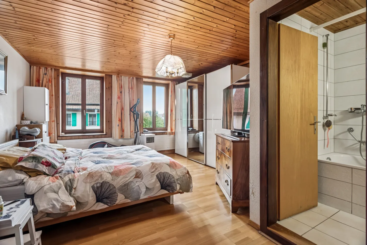 Gemischtes Gebäude mit Restaurant und Erweiterungspotenzial - Foto 2 von 14