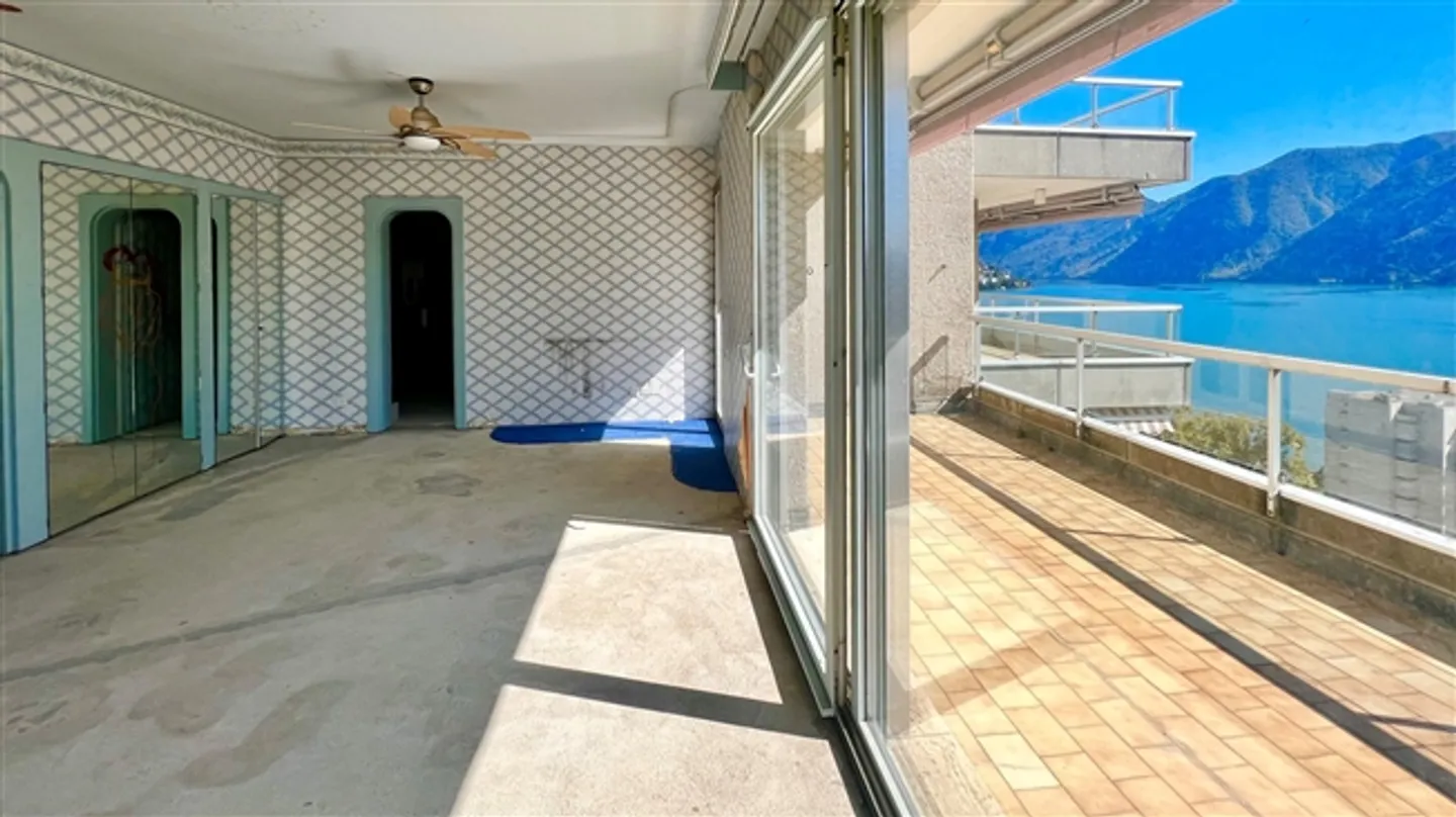 RENOVATION OPPORTUNITY WITHIN WALKING DISTANCE OF VIA NASSA LUGANO - Photo 1 of 7