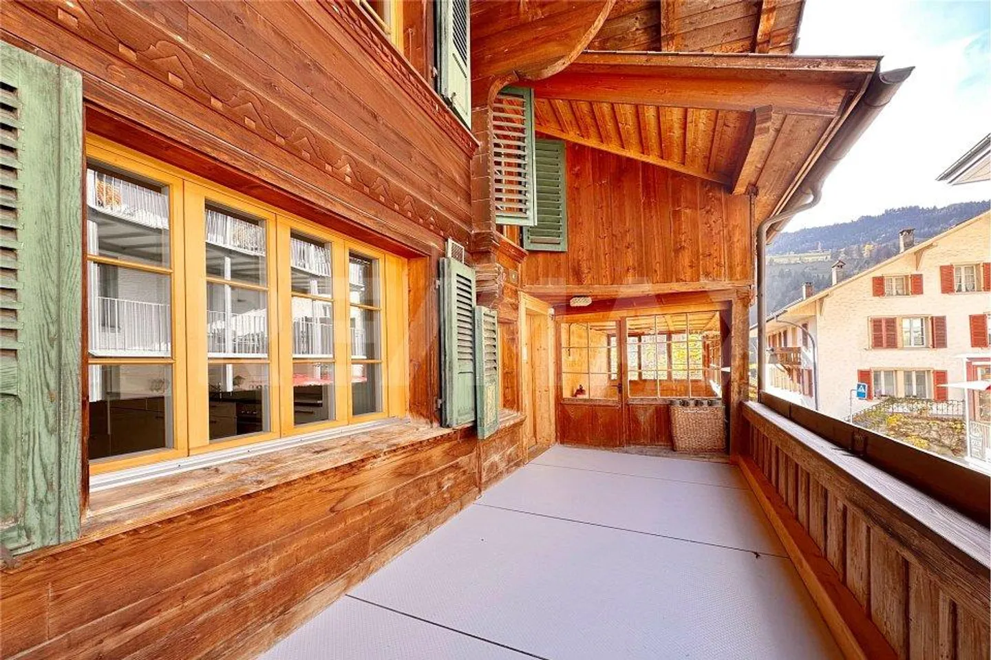 Maisonette spaziosa e ristrutturata di 5,5 stanze con studio separato - Foto 12 di 13
