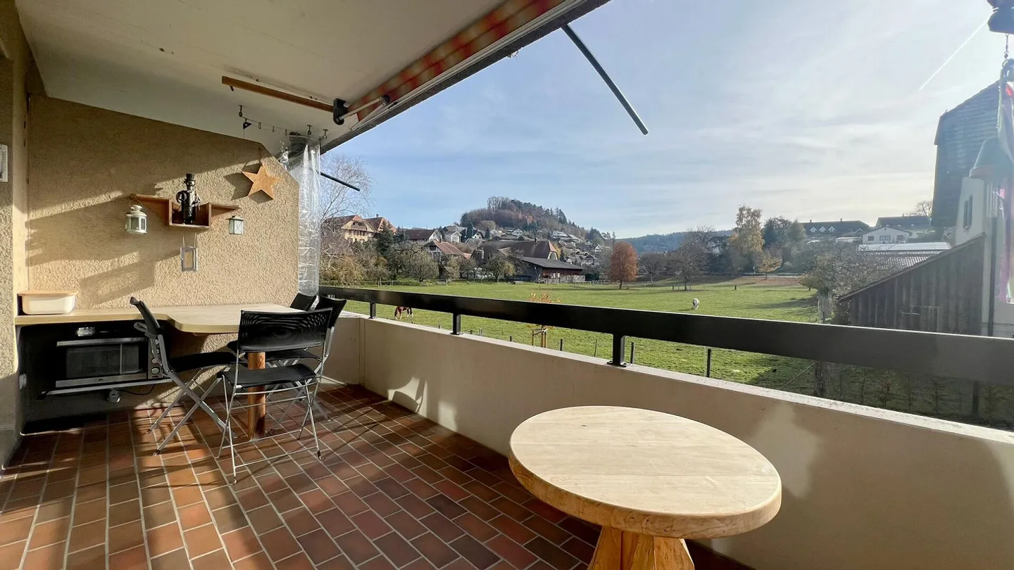 Appartamento ben tenuto con 4 stanze e due balconi - casa attraente - Foto 5 di 6