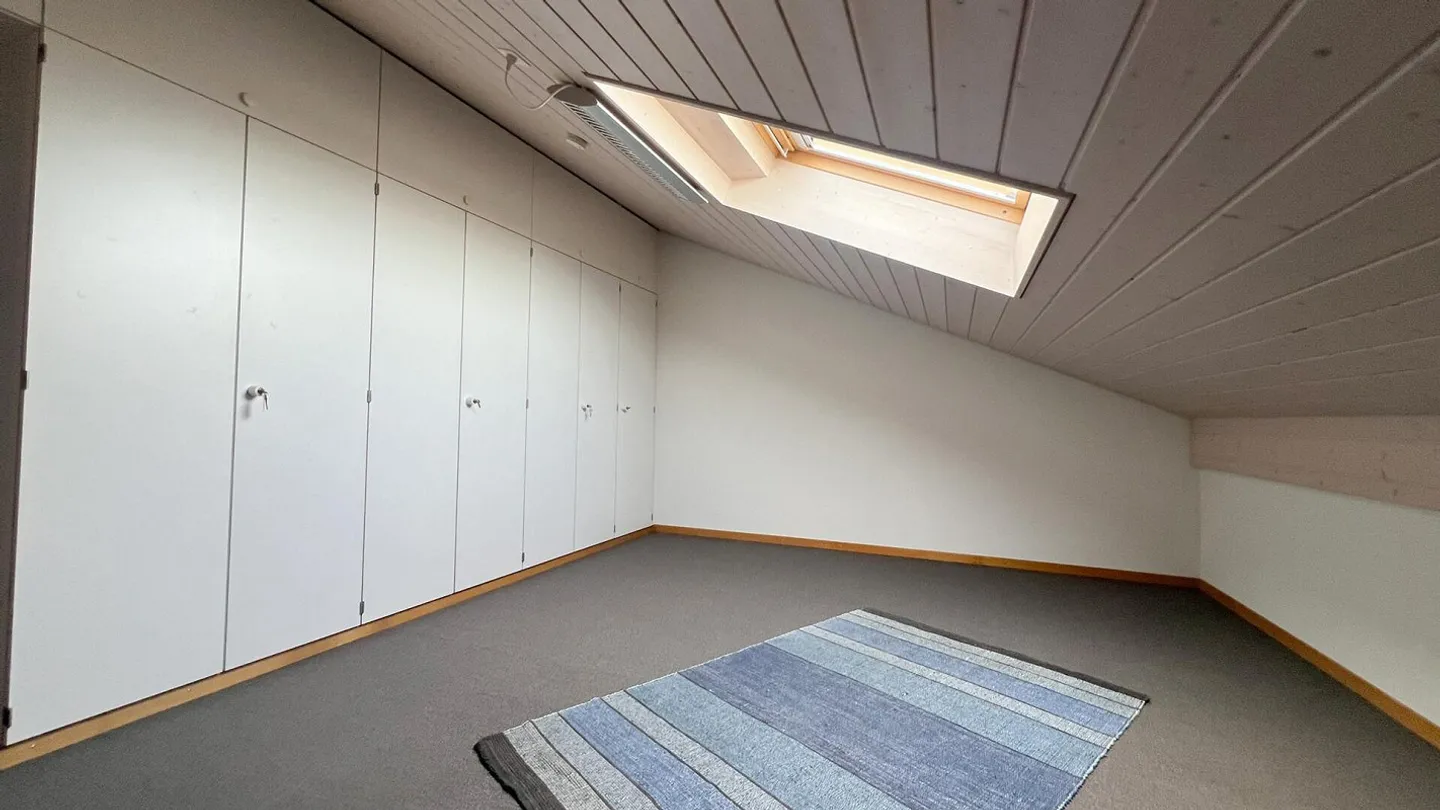 Appartamento ben tenuto con 4 stanze e due balconi - casa attraente - Foto 6 di 6