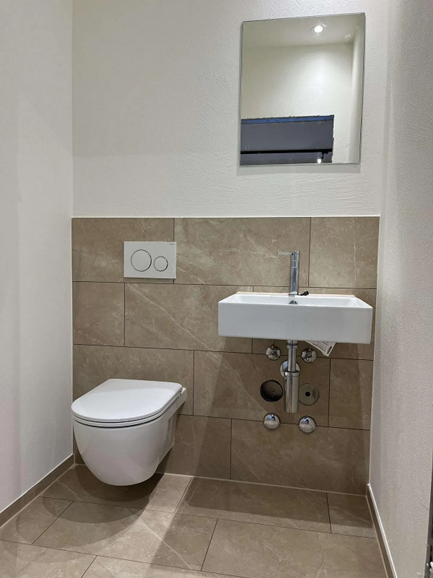 Moderne Gewerbe-/Verkaufsfläche an bester Lage in Flums - Foto 4 di 6