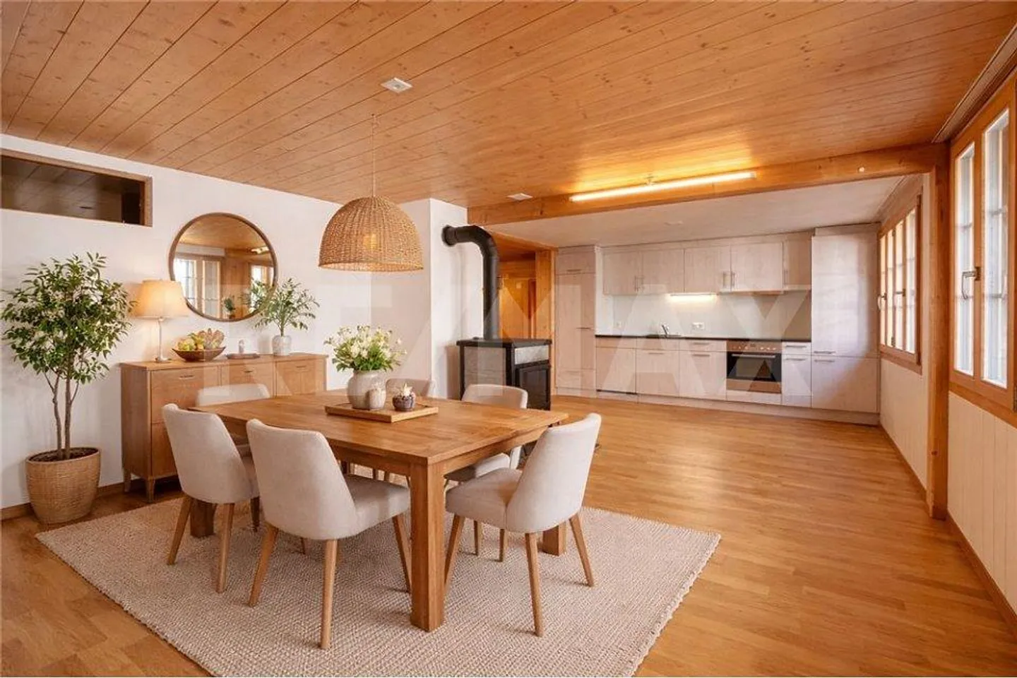 Maisonette spaziosa e ristrutturata di 5,5 stanze con studio separato - Foto 2 di 13