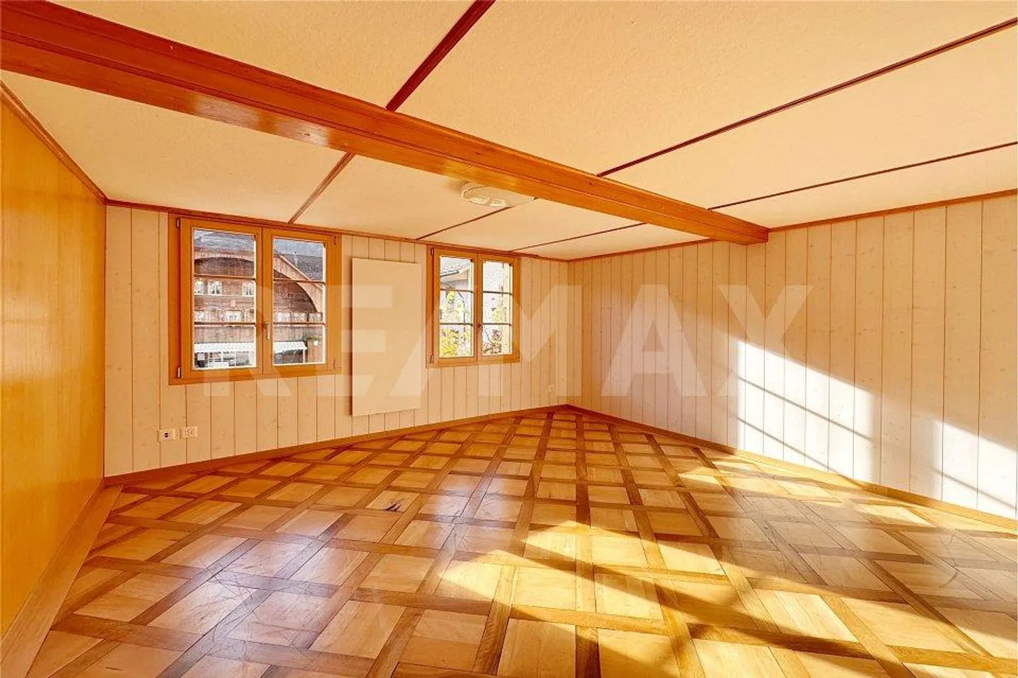 Maisonette spaziosa e ristrutturata di 5,5 stanze con studio separato - Foto 5 di 13