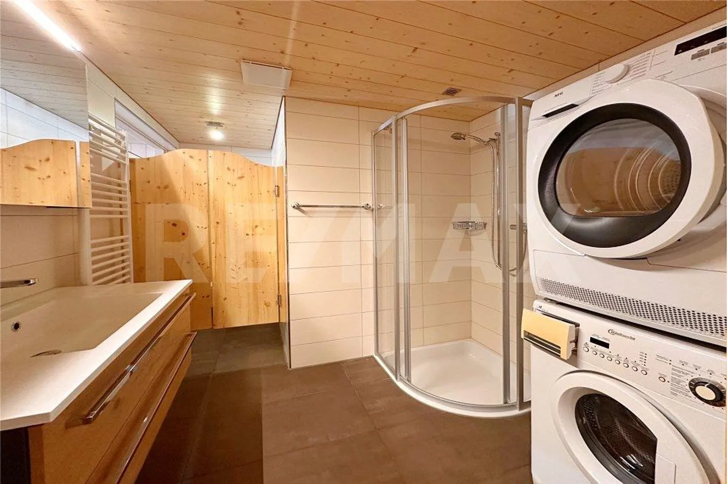 Maisonette spaziosa e ristrutturata di 5,5 stanze con studio separato - Foto 7 di 13