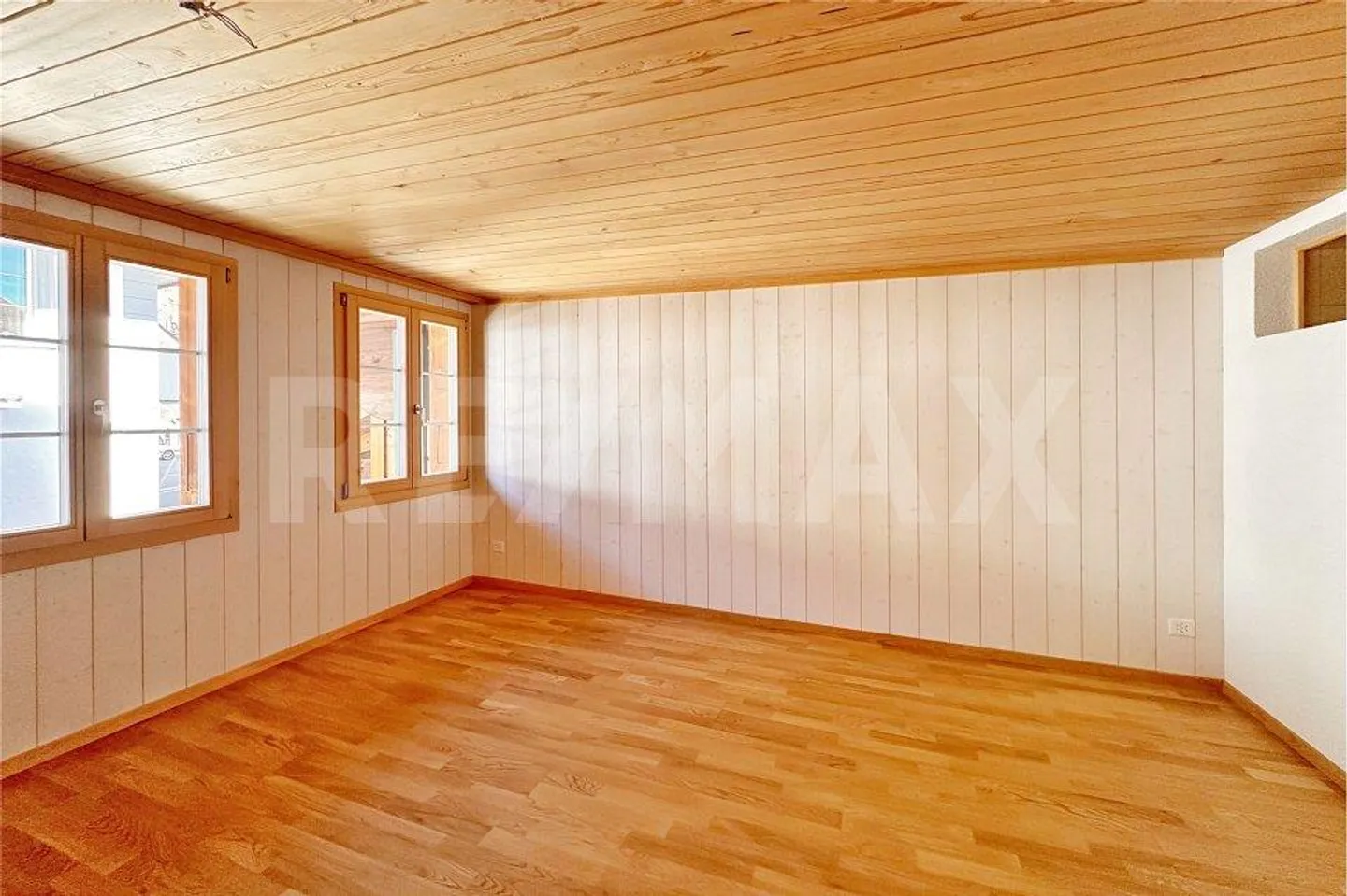 Maisonette spaziosa e ristrutturata di 5,5 stanze con studio separato - Foto 8 di 13