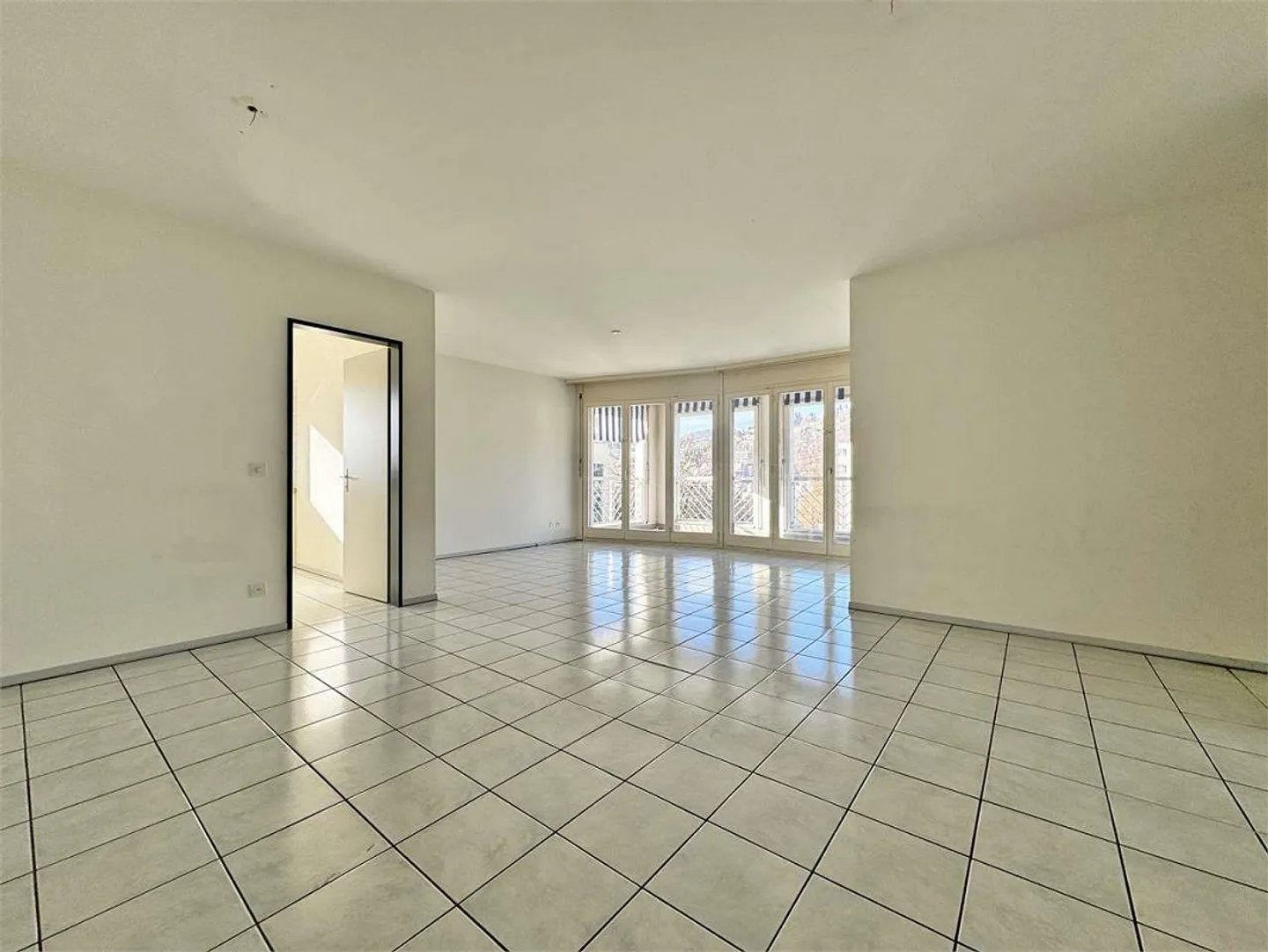 Pregassona - Appartement lumineux de 4,5 pièces - Photo 4 sur 11