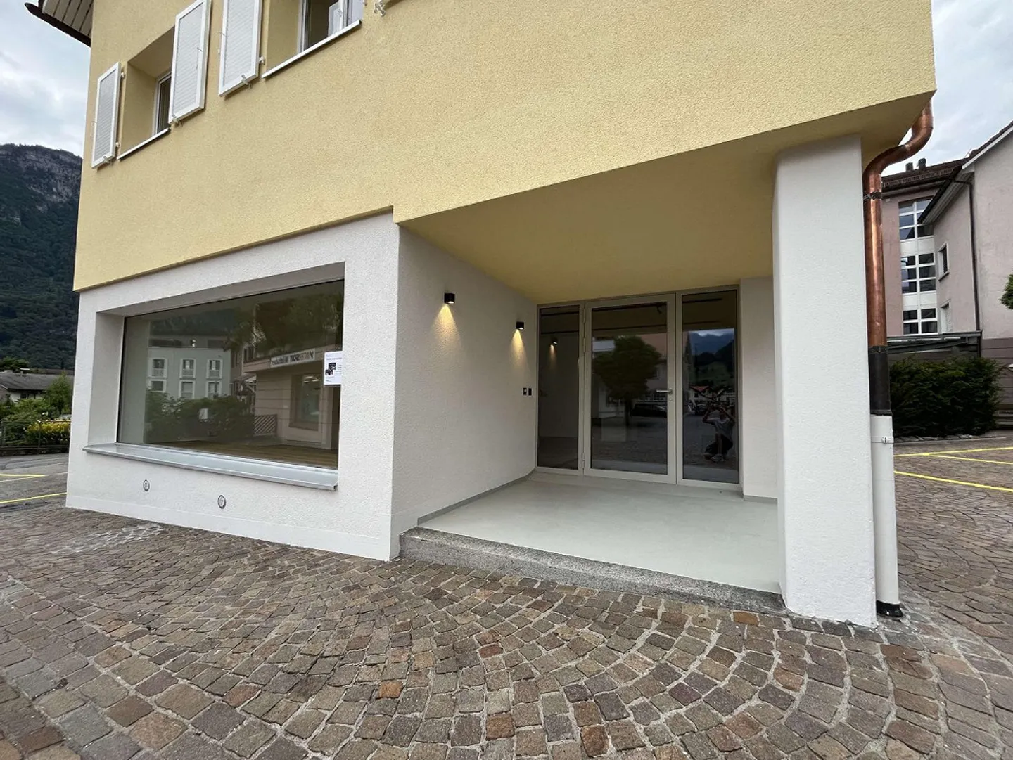 Moderne Gewerbe-/Verkaufsfläche an bester Lage in Flums - Foto 5 di 6