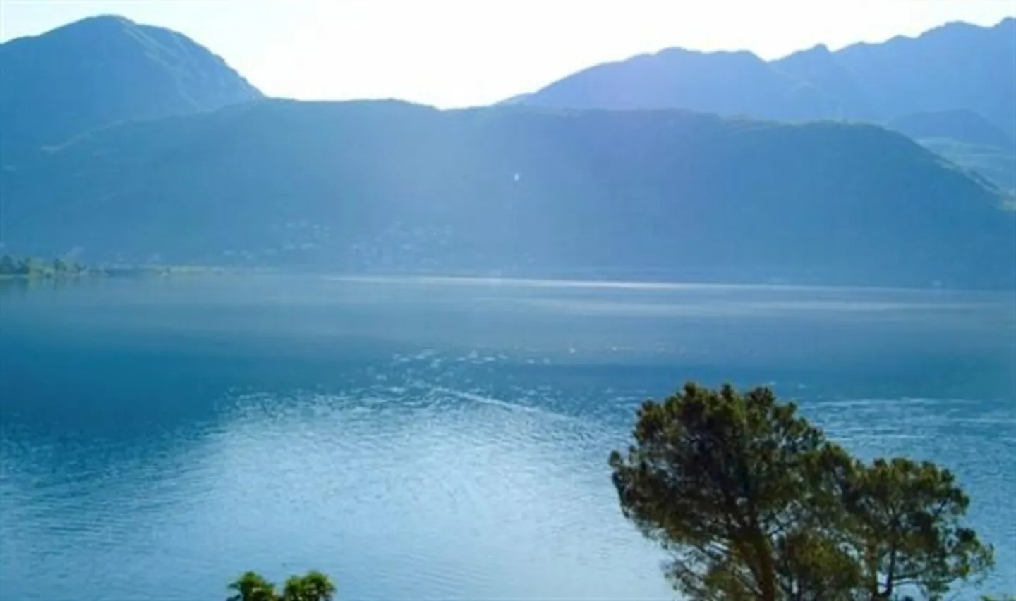 Beautiful 2.5-room apartment with lake view - second home - Photo 2 of 13