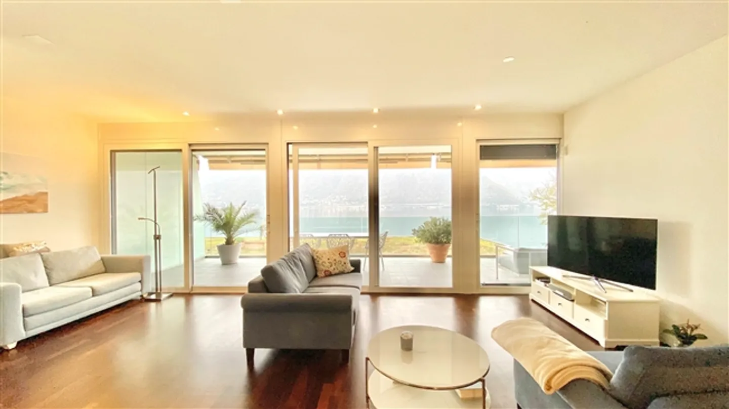 Beautiful 2.5-room apartment with lake view - second home - Photo 1 of 13