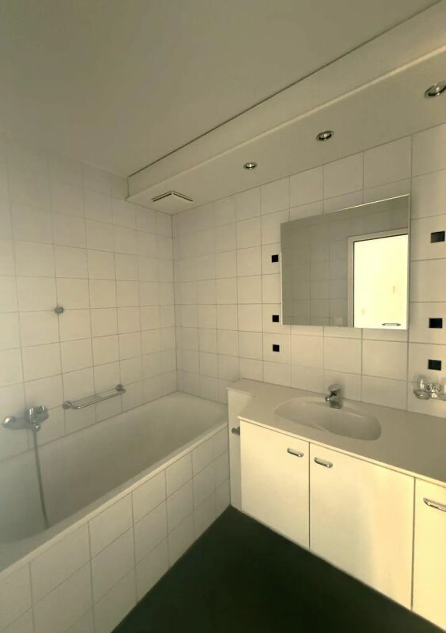 Switch off by the lake, possible in this apartment! - Photo 9 of 10