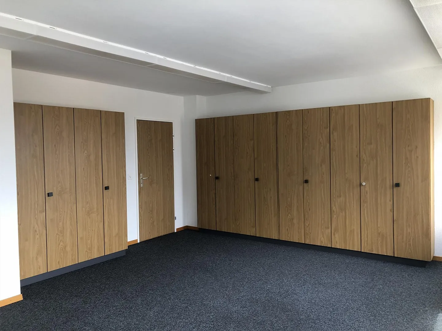 Et un autre espace de bureau à louer dans un emplacement pratique - Photo 3 sur 4