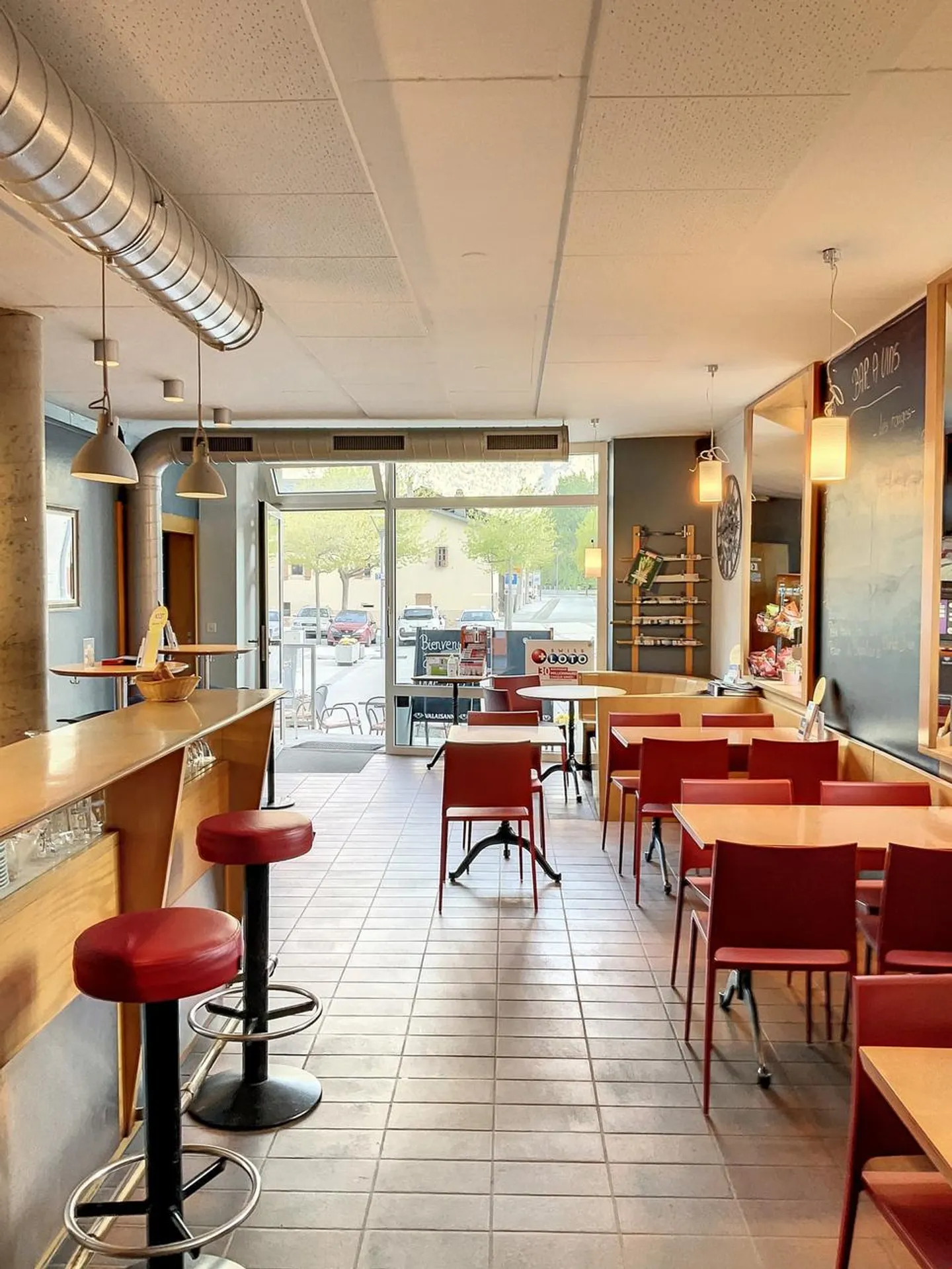 ON THE MUNICIPALITY OF MARTIGNY - RESIDENTIAL AND COMMERCIAL BUILDING - Photo 1 of 10