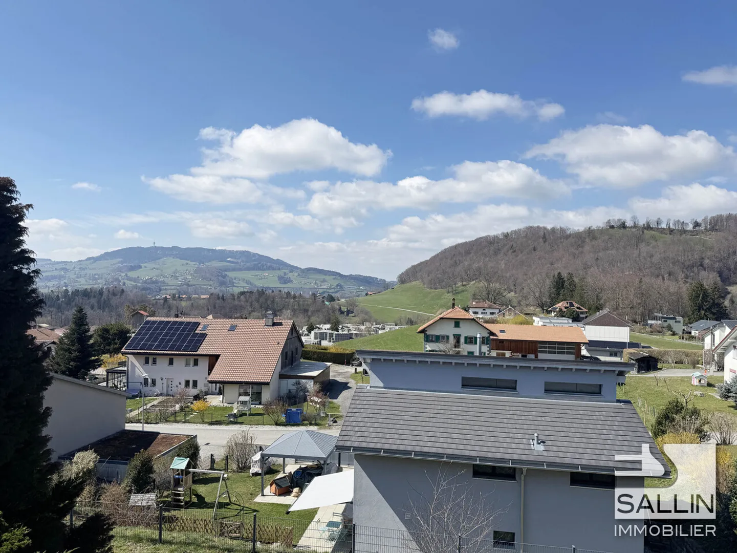 Elegante 6½-Zimmer-Immobilie von ca. 250 m², Schwimmbad, SPA und Garage - Foto 2 von 12