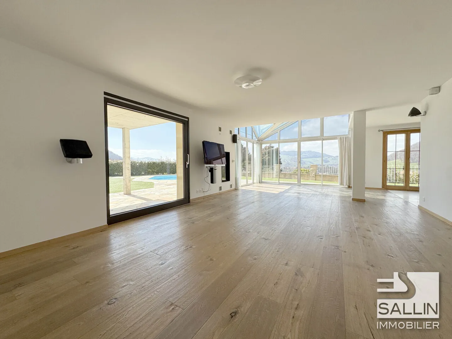 Elegante 6½-Zimmer-Immobilie von ca. 250 m², Schwimmbad, SPA und Garage - Foto 4 von 12