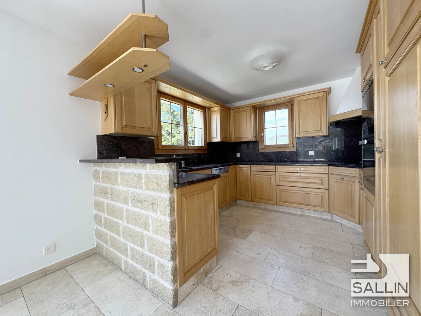 Elegante 6½-Zimmer-Immobilie von ca. 250 m², Schwimmbad, SPA und Garage - Foto 5 von 12