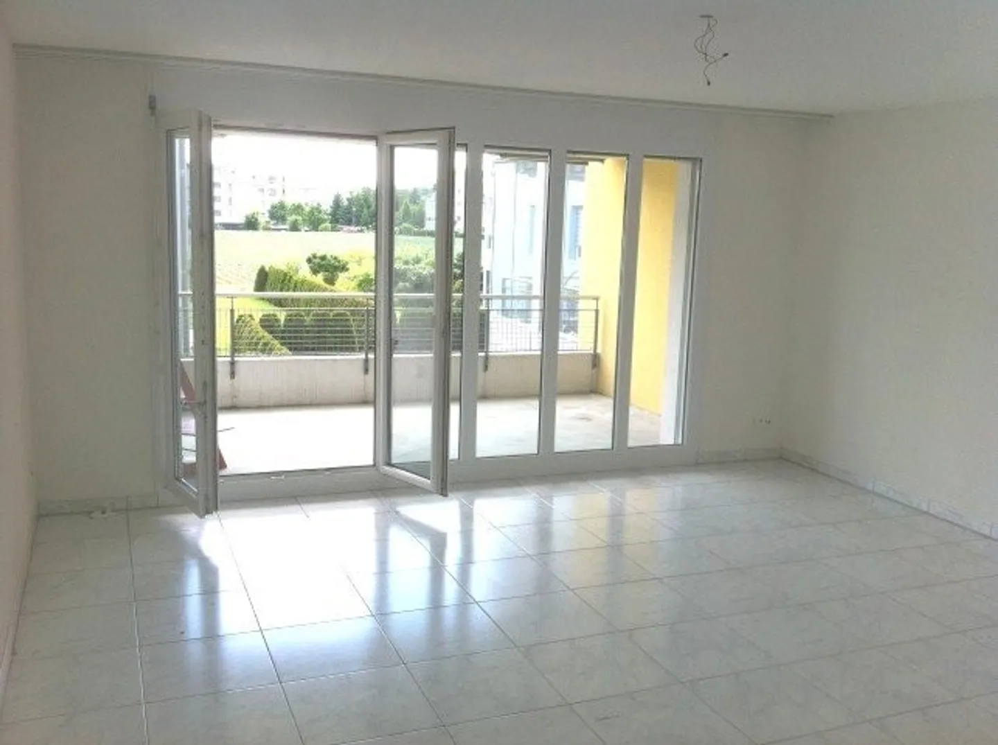 Modern 4.5-Room Apartment - Photo 2 of 7