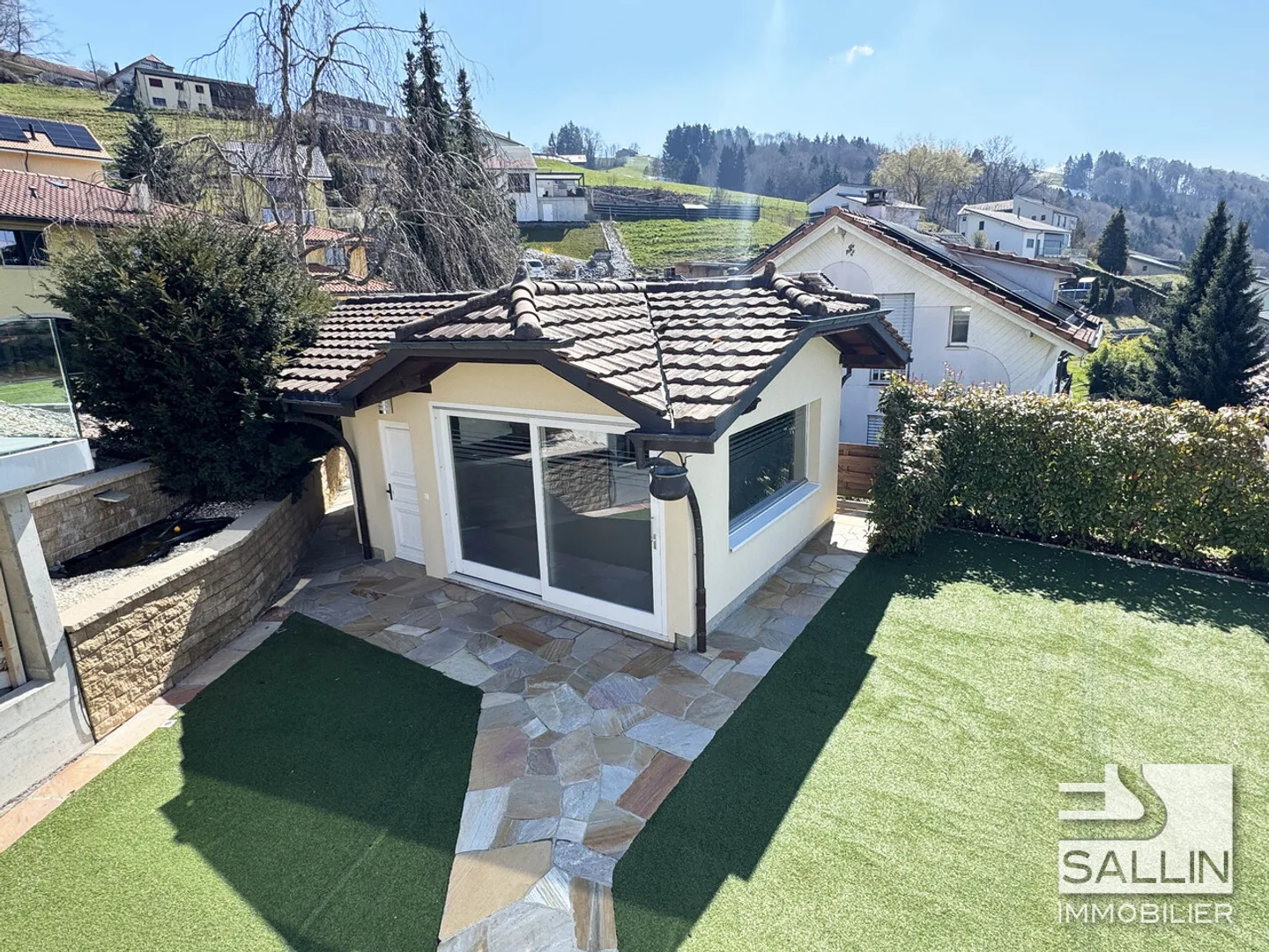 Elegante 6½-Zimmer-Immobilie von ca. 250 m², Schwimmbad, SPA und Garage - Foto 8 von 12