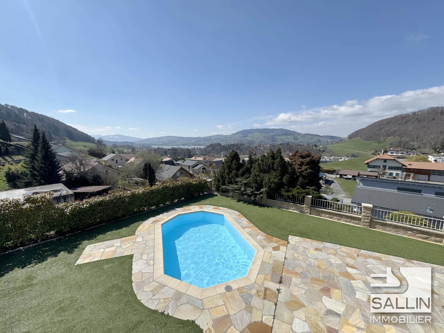 Elegante 6½-Zimmer-Immobilie von ca. 250 m², Schwimmbad, SPA und Garage - Foto 9 von 12