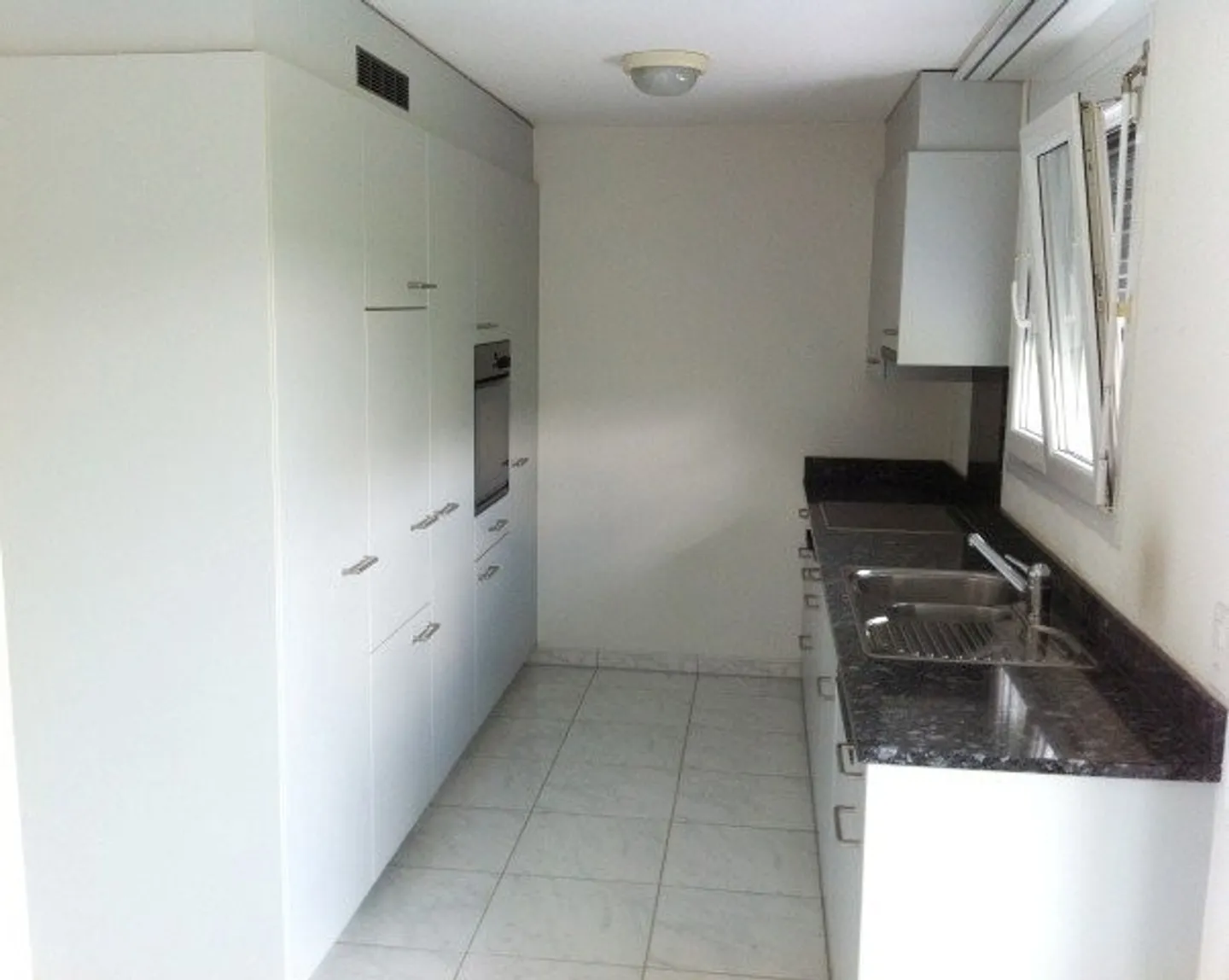 Modern 4.5-Room Apartment - Photo 4 of 7