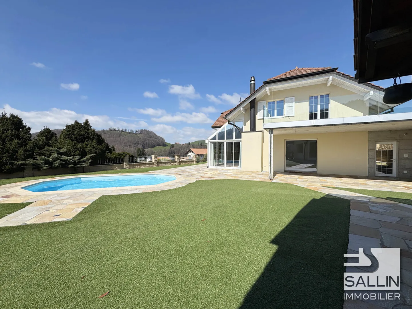 Elegante 6½-Zimmer-Immobilie von ca. 250 m², Schwimmbad, SPA und Garage - Foto 11 von 12