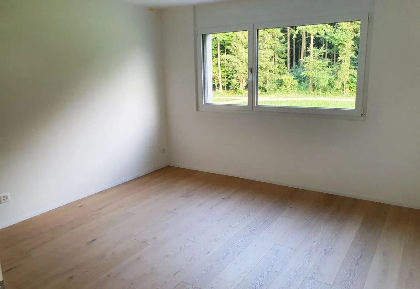 Appartement moderne de 3,5 pièces avec patio - Photo 3 sur 9
