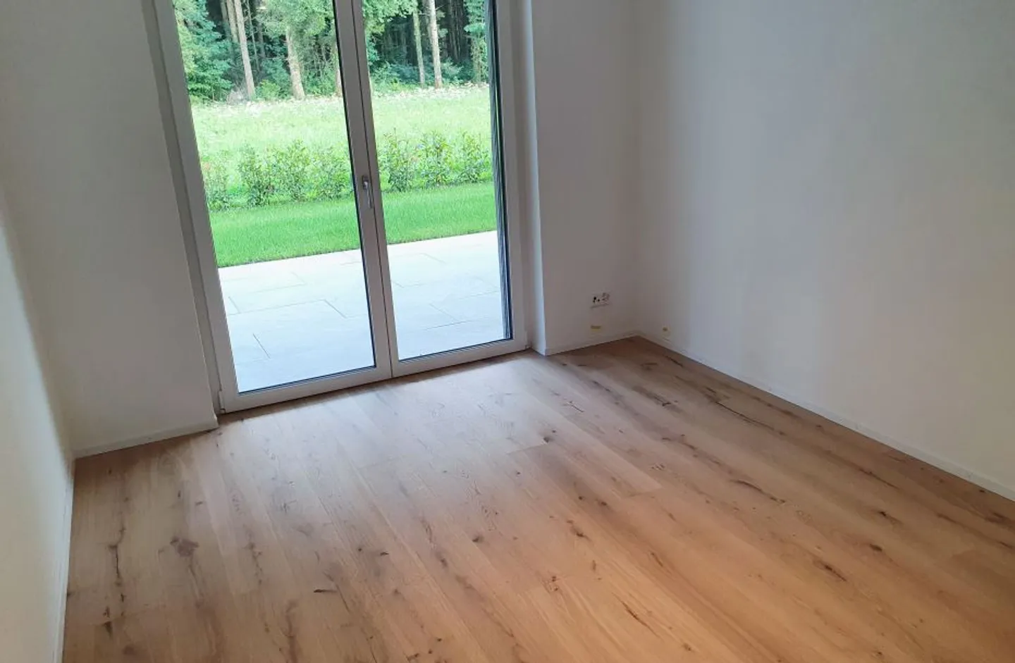 Appartement moderne de 3,5 pièces avec patio - Photo 4 sur 9