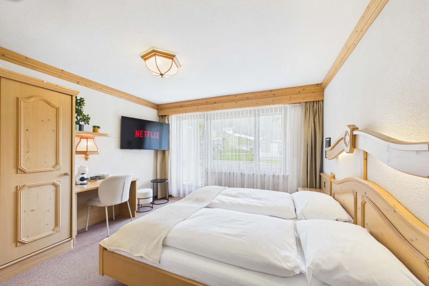 Chambre d'hôtel meublée avec balcon - hebdomadaire à Saas-Almagell - Photo 2 sur 7