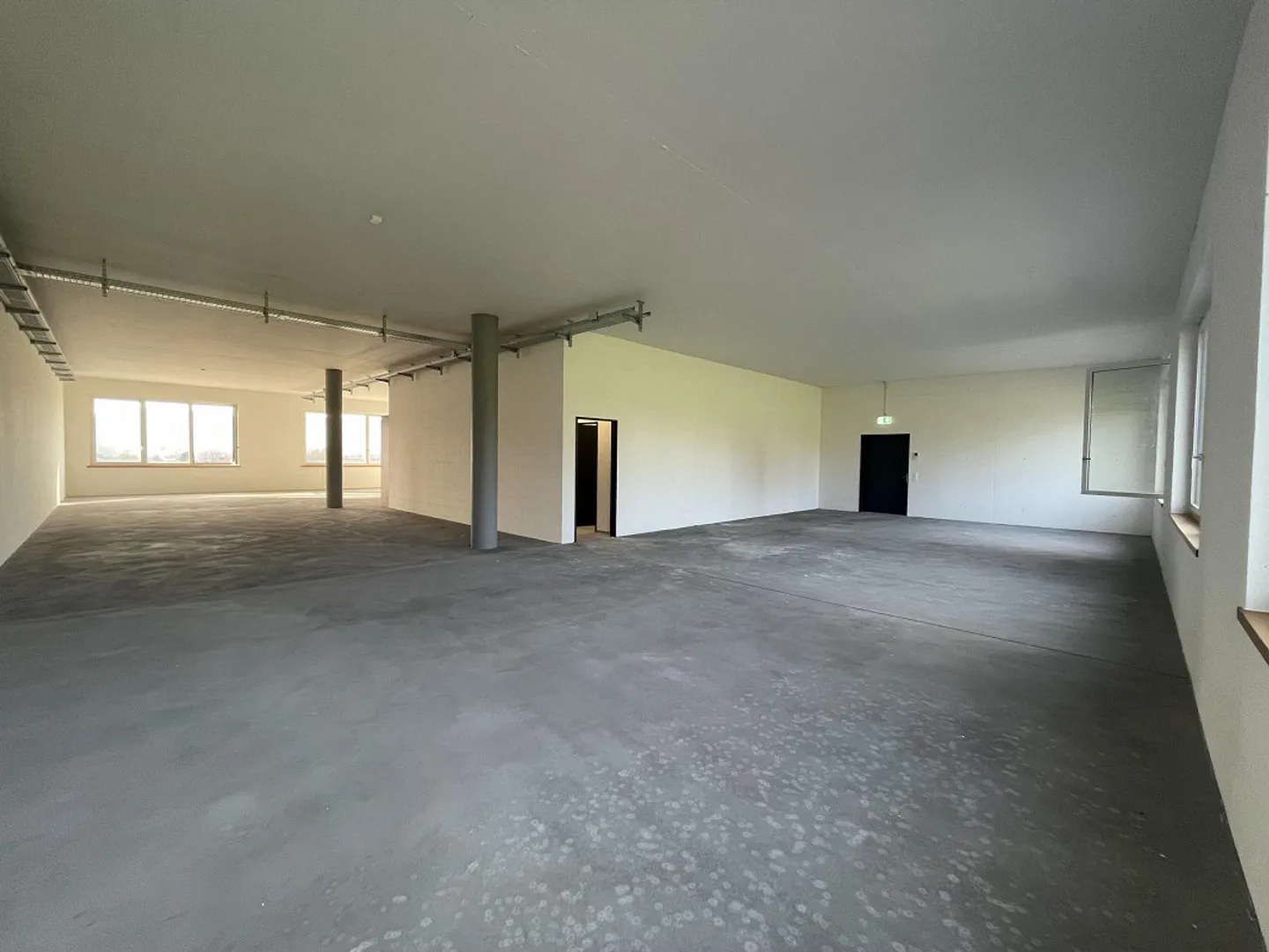 Espace commercial de haute qualité avec une taille parfaite pour votre entreprise - Photo 2 sur 4