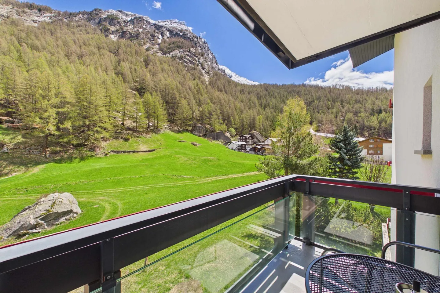 Chambre d'hôtel meublée avec balcon - hebdomadaire à Saas-Almagell - Photo 5 sur 7