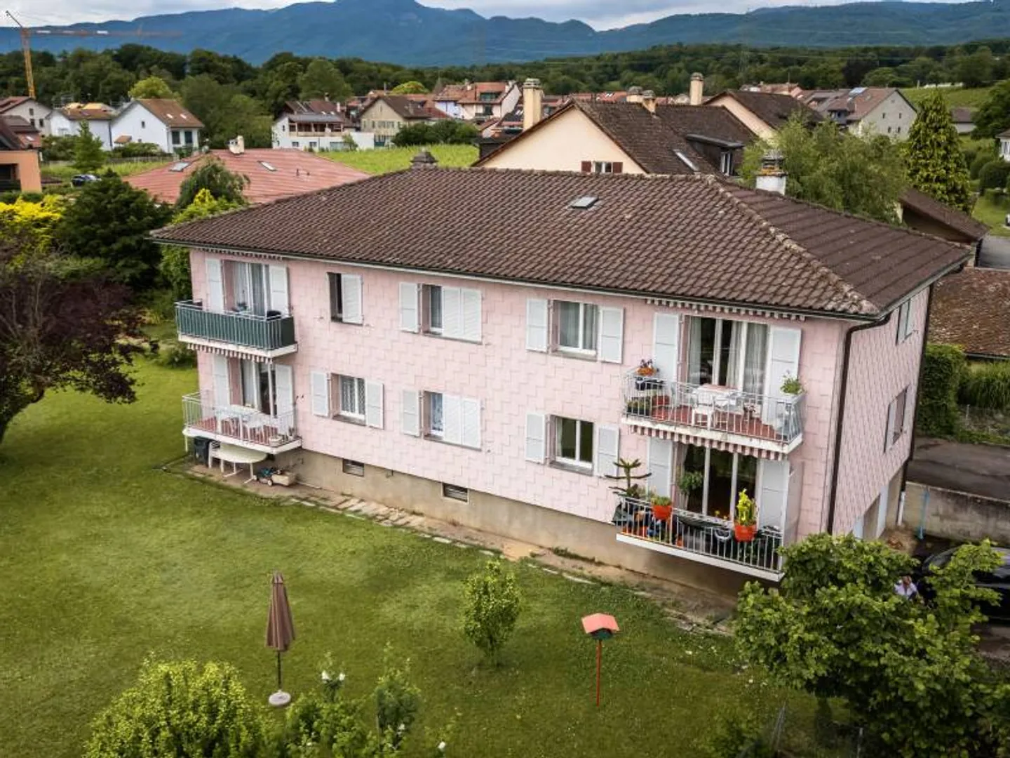 Mixed-use building for sale - Photo 1 of 4