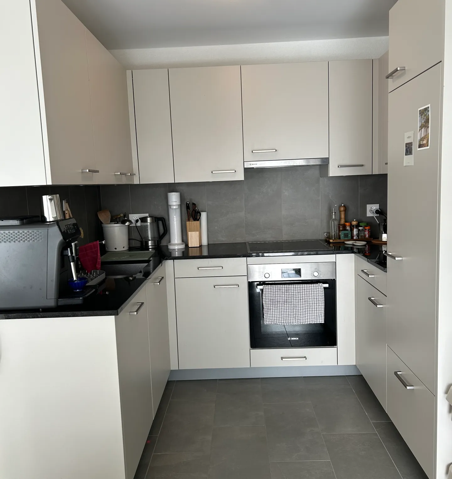 Charming Ground-Floor Apartment - Photo 2 of 8