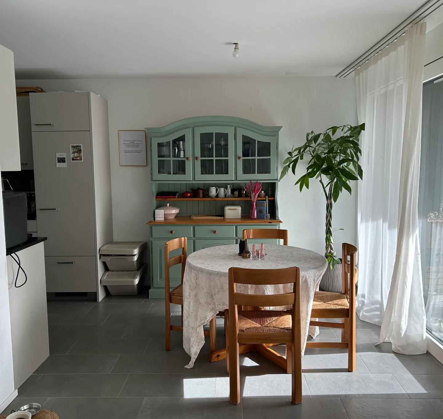 Charming Ground-Floor Apartment - Photo 3 of 8