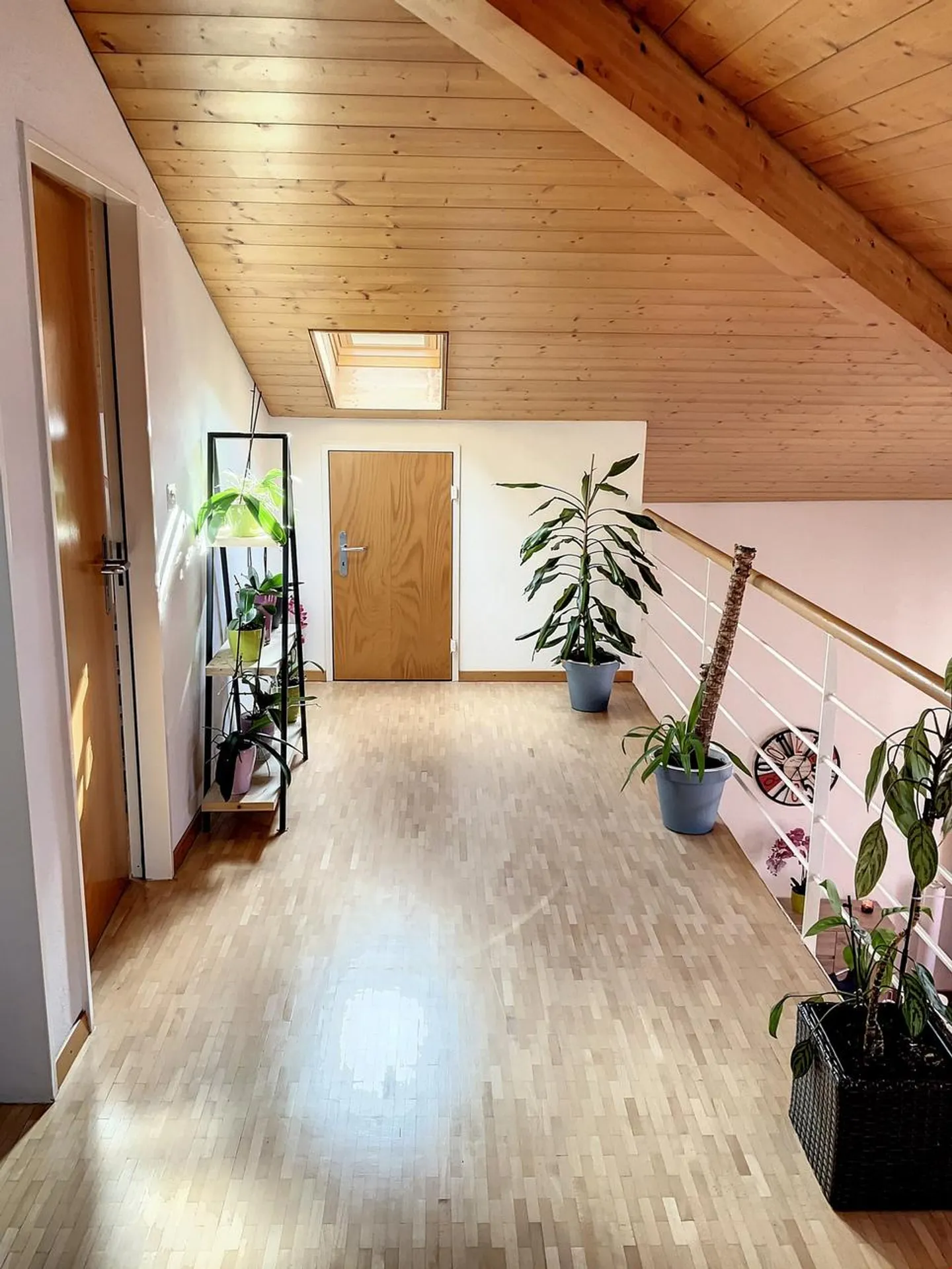 ON THE MUNICIPALITY OF MARTIGNY - RESIDENTIAL AND COMMERCIAL BUILDING - Photo 3 of 10