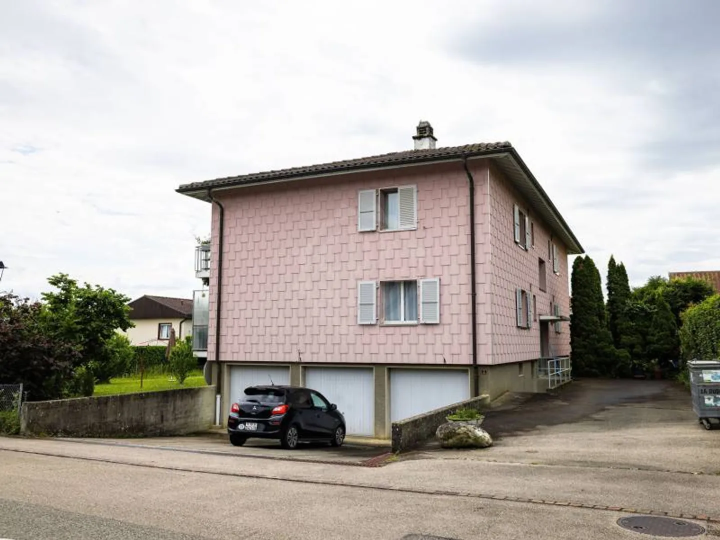 Mixed-use building for sale - Photo 4 of 4