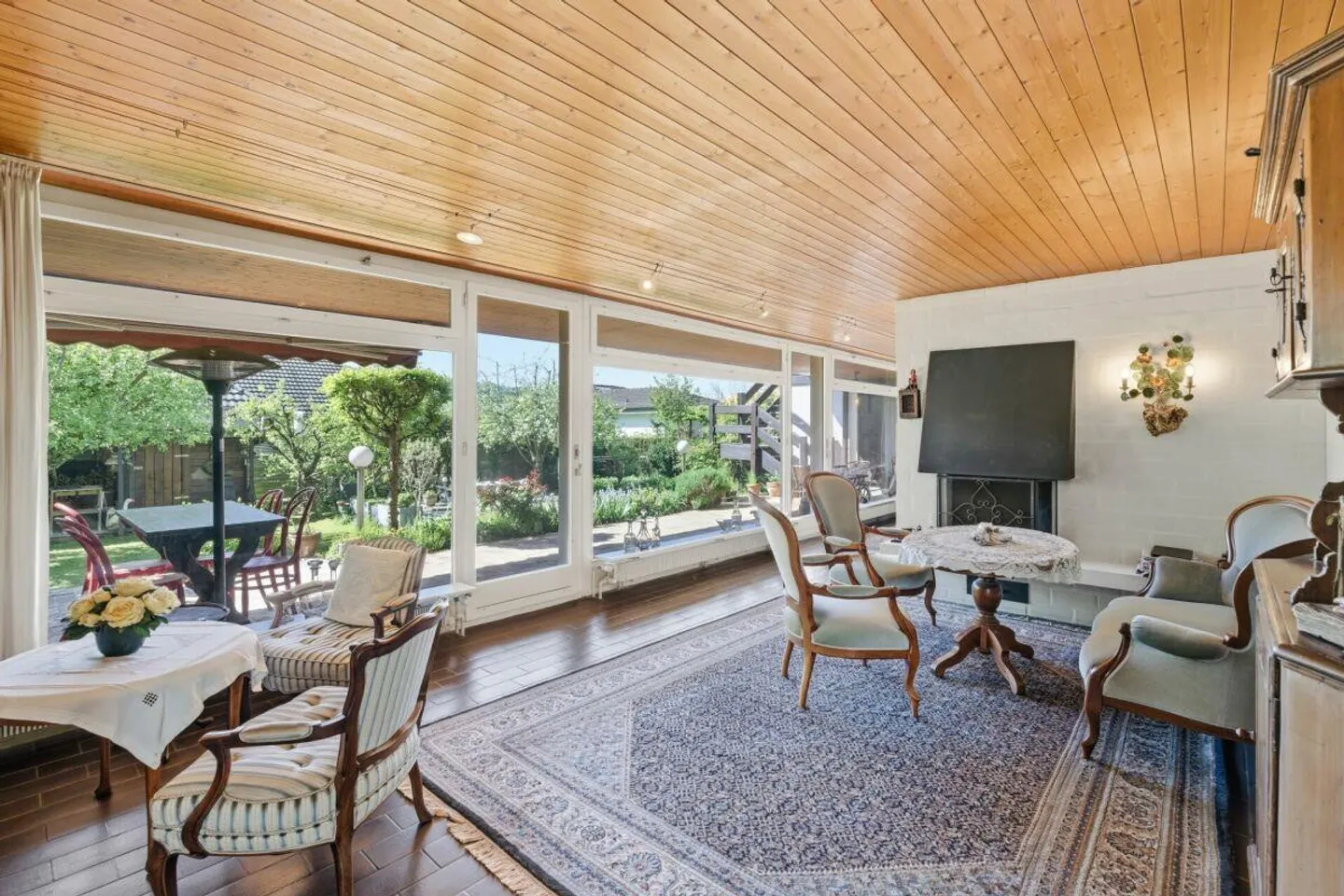 Casa indipendente 7 Z' EFH con appartamento e giardino da sogno - Foto 2 di 13