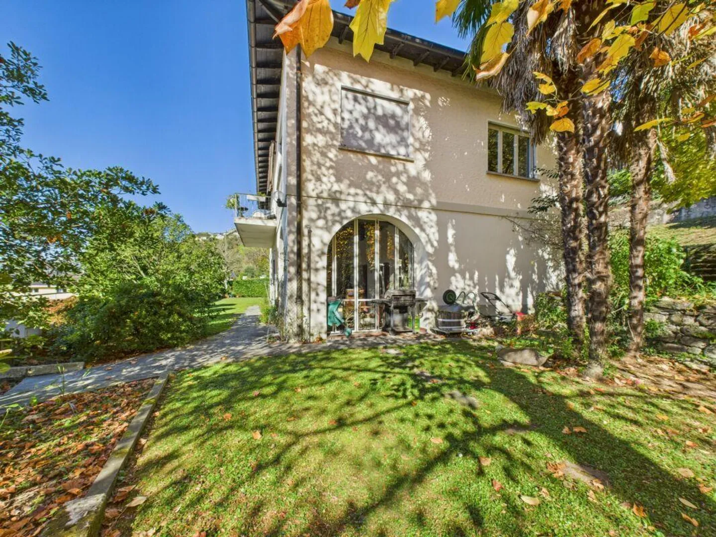 Large building plot with great potential - Photo 6 of 10
