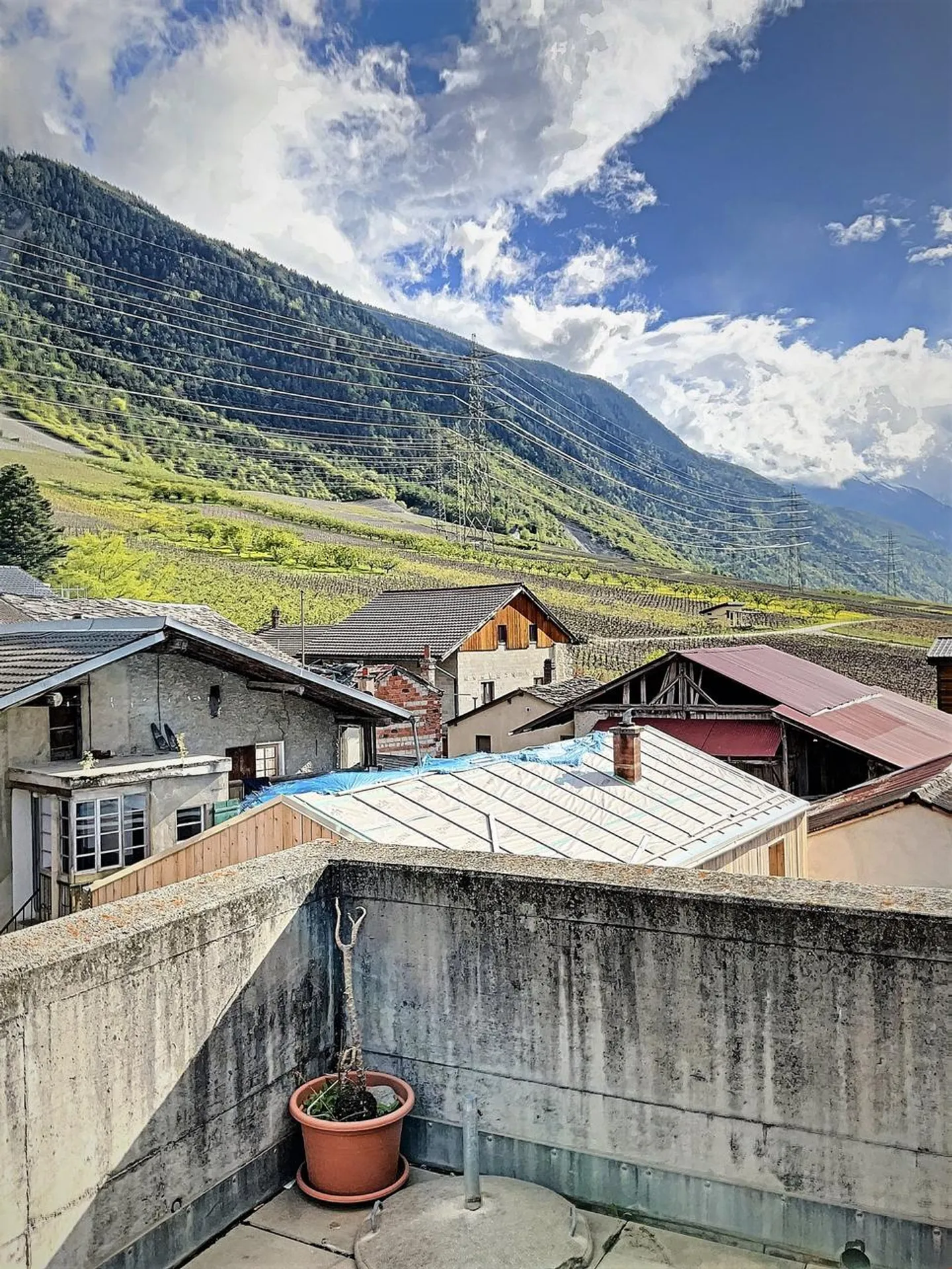 ON THE MUNICIPALITY OF MARTIGNY - RESIDENTIAL AND COMMERCIAL BUILDING - Photo 6 of 10