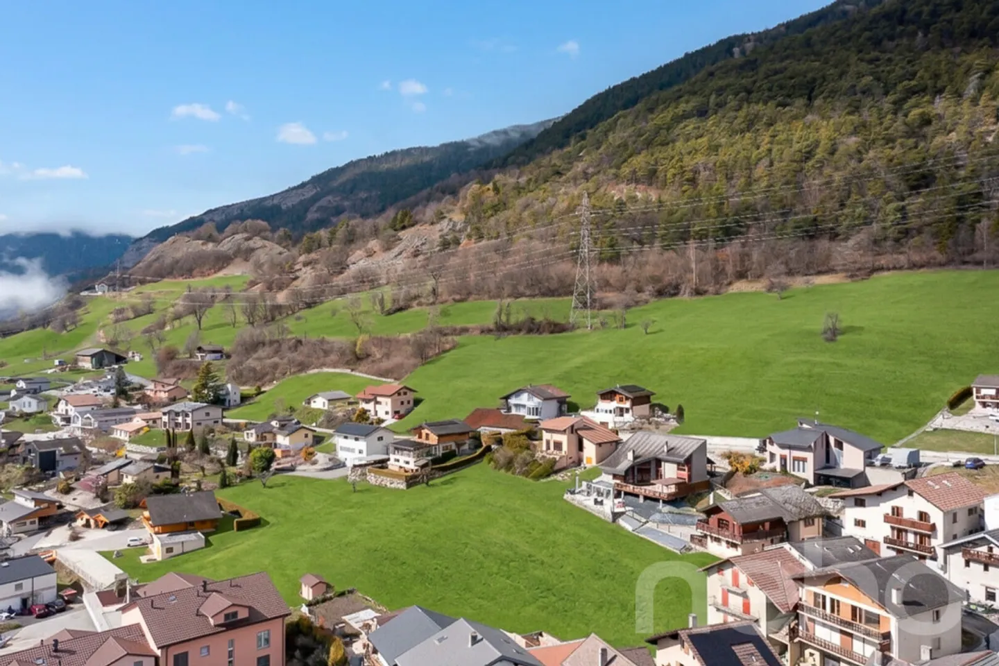 Spacious House with Mountain View - Photo 4 of 12