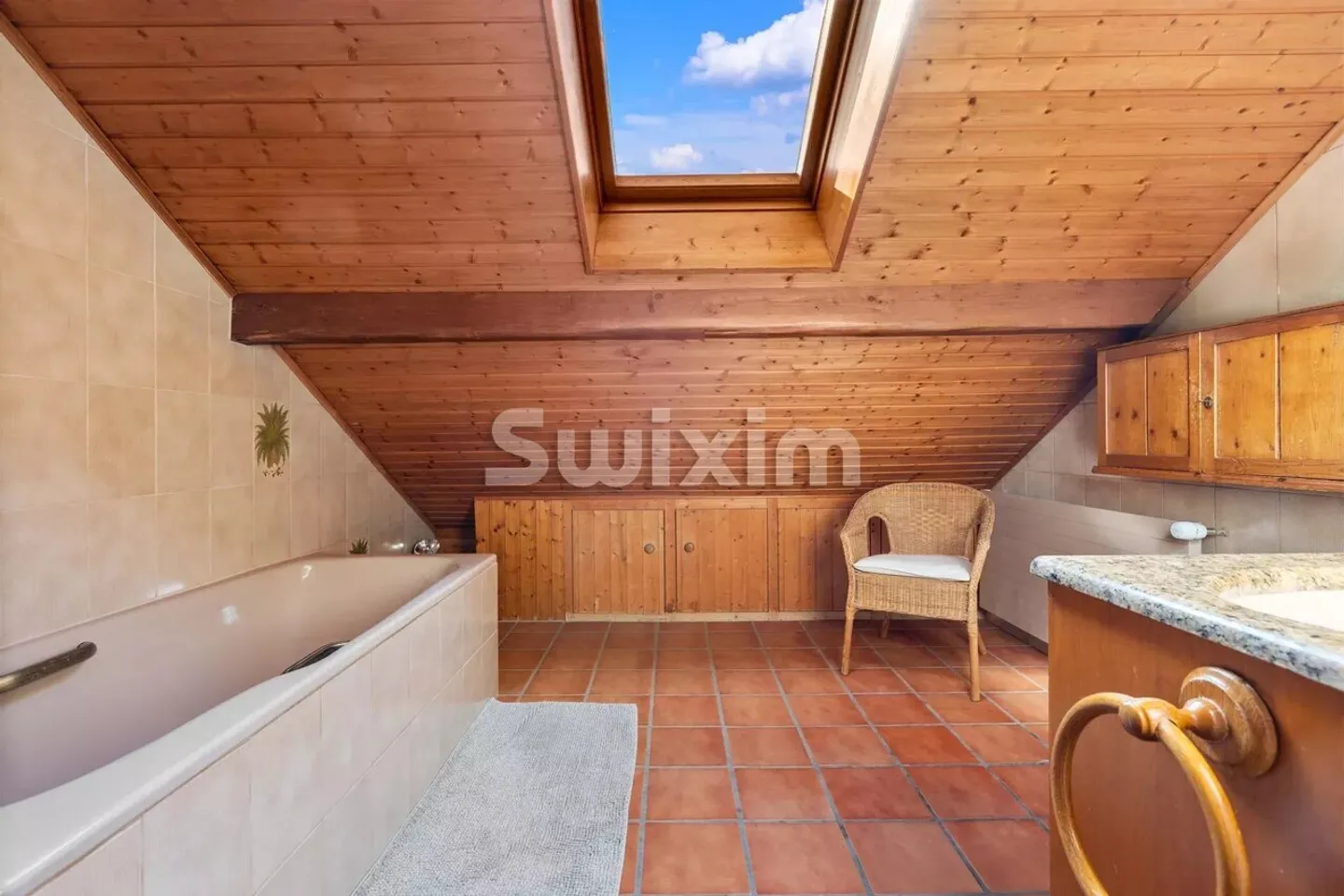Exclusive ! Haven of peace, charming villa with unobstructed lake view! - Photo 7 of 9