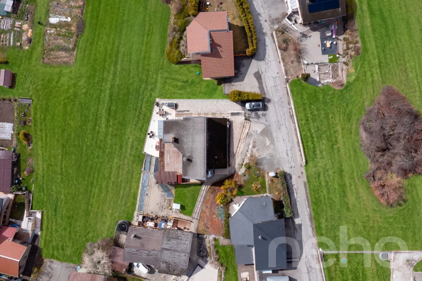 Spacious House with Mountain View - Photo 5 of 12