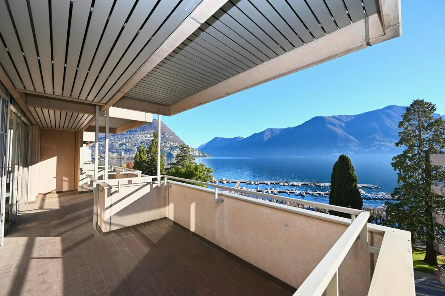 Appartement de 350 m2 face au lac de Lugano dans Central Park - Photo 2 sur 14