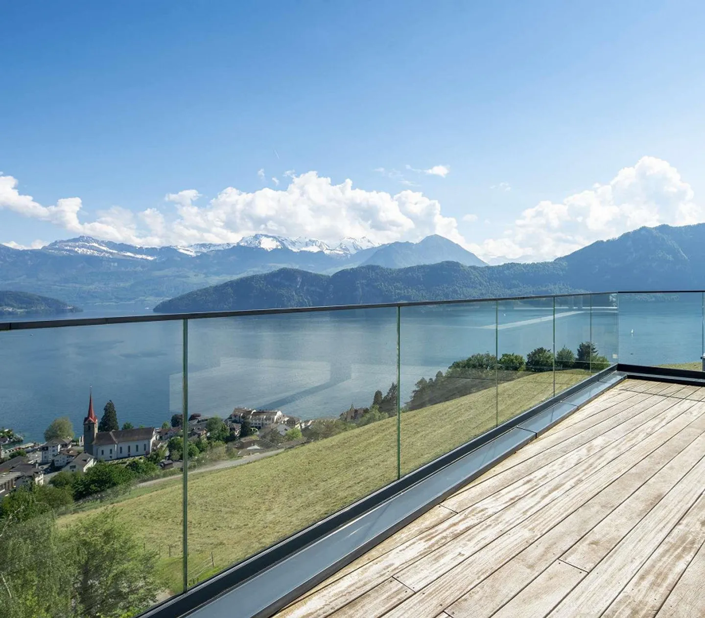 Villa di lusso elegante con vista mozzafiato sul lago e sulle montagne - Foto 3 di 11