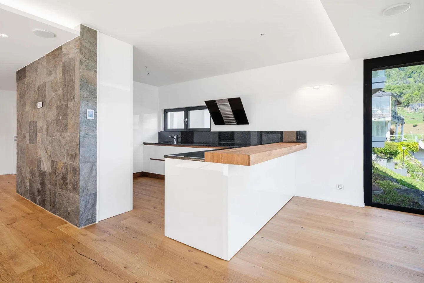 Villa di lusso elegante con vista mozzafiato sul lago e sulle montagne - Foto 5 di 11