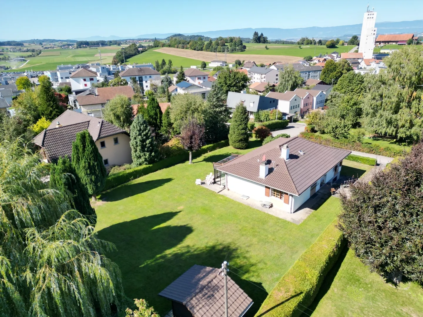 Detached house of 5.5 rooms on a plot of 1254 m² in Courtaman - Photo 2 of 22