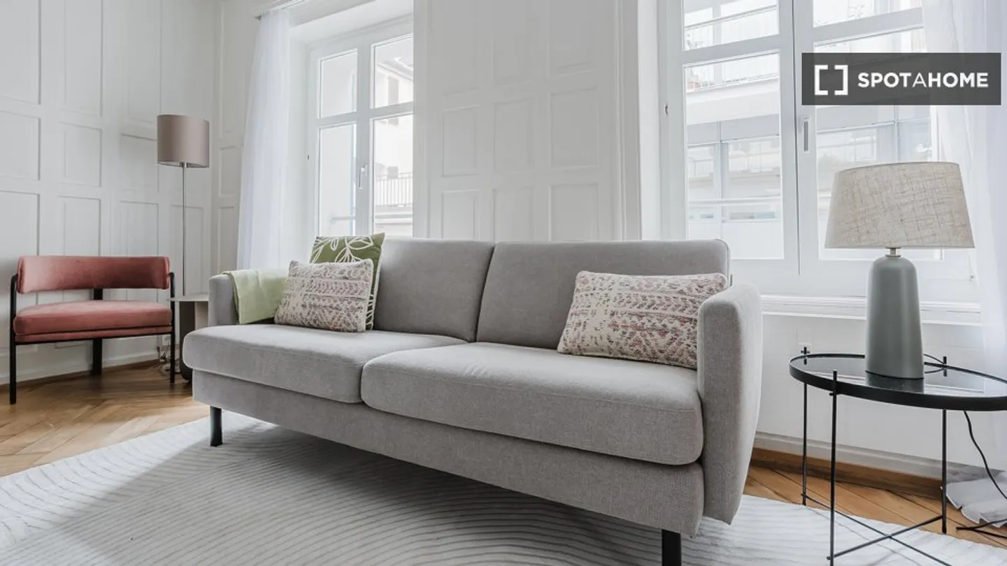 Charming Apartment in Zurich - Photo 2 of 18