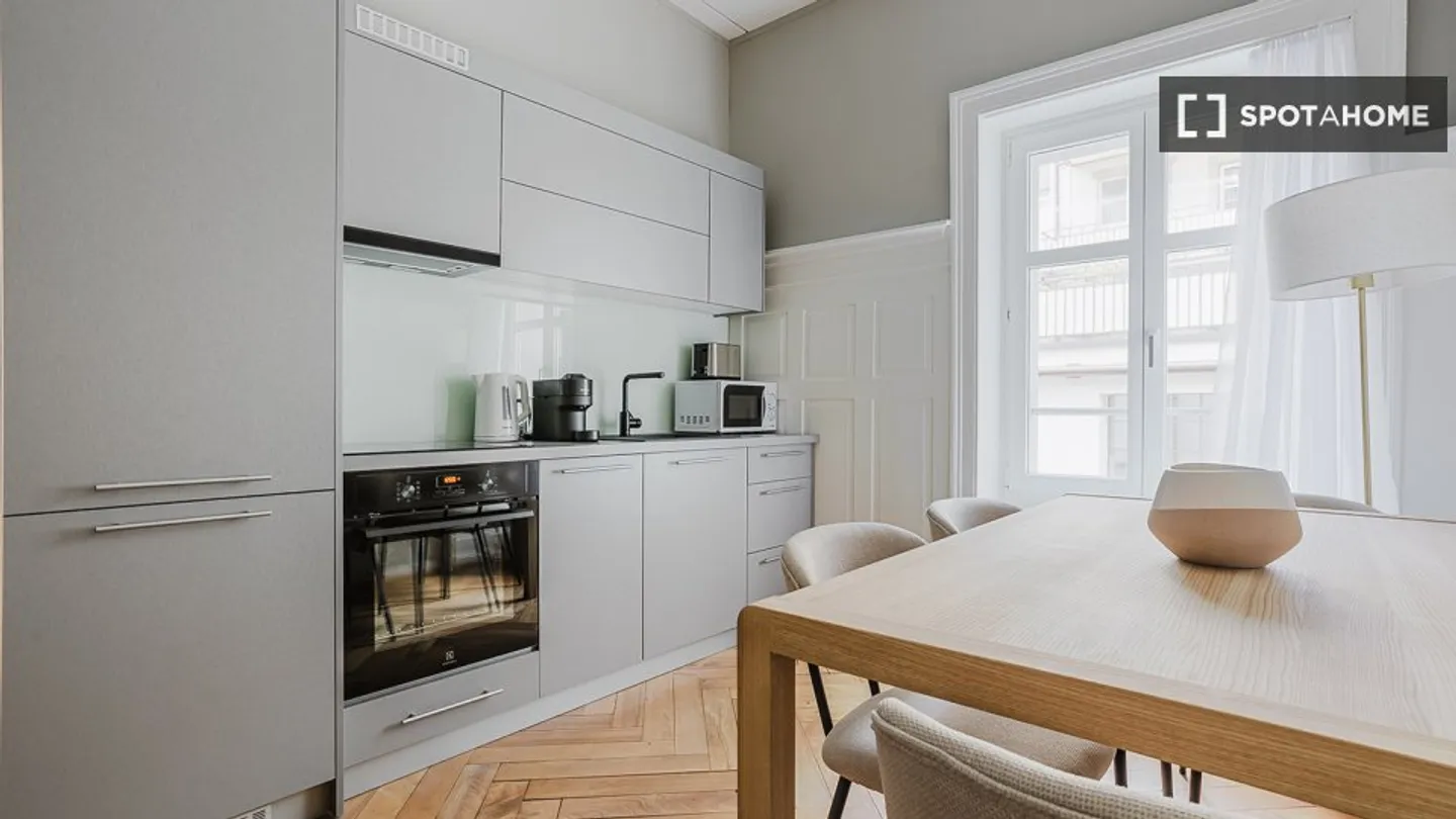 Charming Apartment in Zurich - Photo 4 of 18